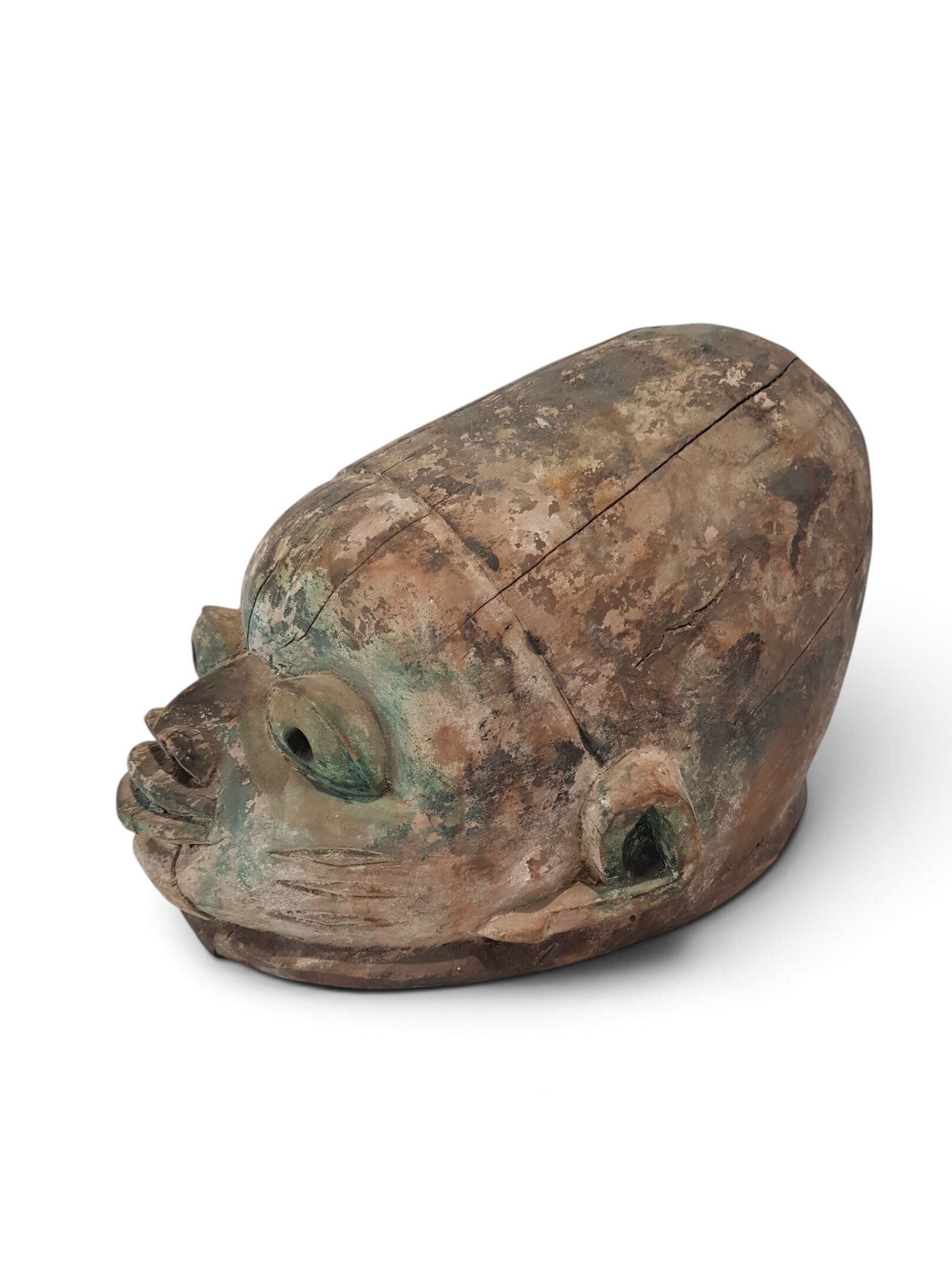 Masque Gèlèdé, Benin Bois léger portant des traces de polychromie Vers 1900 H. 20 cm environ Fissures