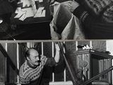 plusieurs photos en noir et blanc d'une femme et d'un enfant dans une pièce