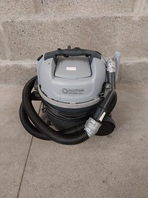 a vacuum that is sitting on the ground next to a wall