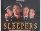 une affiche de cinéma pour le film *Sleepers*, mettant en scène des acteurs dans une ville