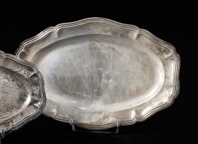 PLAT OVALE en argent à contours et côtes pincés à bouts rentrant. La b - Photo 1