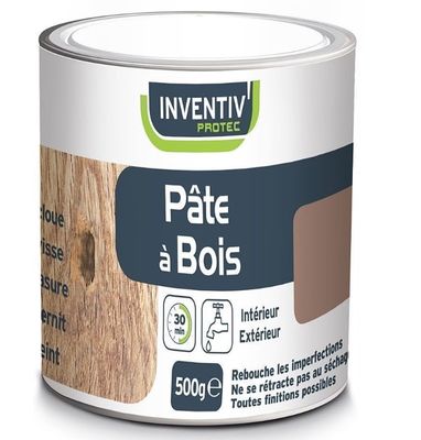 gros plan d'un pot de peinture sur fond blanc