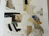 une photo d'une œuvre d'art posée sur une table