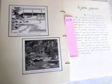 un livre ouvert avec des images dessus et un bloc-notes attaché