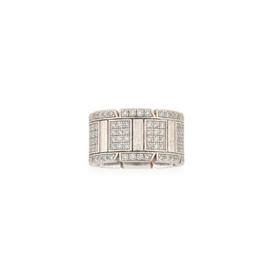 une bague en or blanc et diamants
