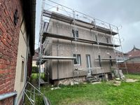 Important ECHAFAUDAGE de marque ALTRAD, avec pieds, échelles… (photo 2)