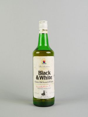 une image représentant une bouteille de vin blanc et de vin rouge