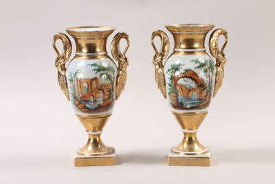 two vases that are sitting side by side on a table