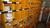 - 6 Rayonnages comprenant un stock important de fournitures … (photo 5)