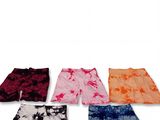 quatre paires de shorts tie-dye de différentes couleurs