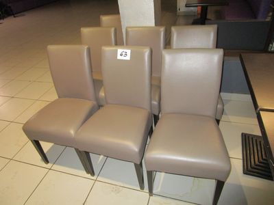 several chairs are lined up in a row on a tiled floor
