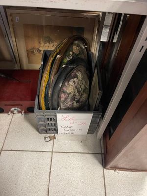 une photo d'un lave-vaisselle contenant tout un tas de vaisselle sale