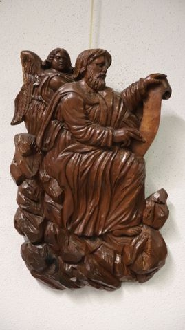 Sculpture sur bois de personnage religieux (manque en haut à gauc...
