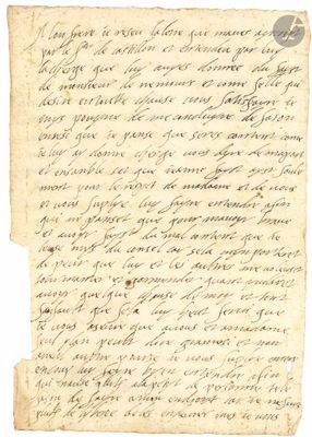 un vieux bout de papier sur lequel figurent des notes manuscrites