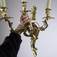 Paire d’appliques en bronze doré, à trois feux chacune. (photo 3)