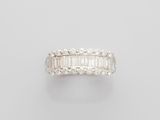 une bague en diamant et or blanc