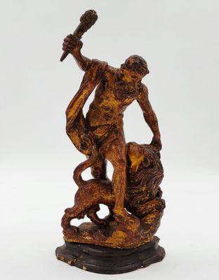une image représentant une statue d'un homme tenant une épée et un lion