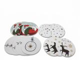 quatre sous-verres présentant différents motifs et dessins sur fond blanc