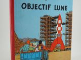 un vieux livre pour enfants sur lequel figure l'image d'un homme au volant d'une voiture, avec une fusée en arrière-plan