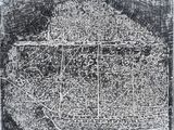 une vieille photo en noir et blanc d'une ville avec de nombreux immeubles