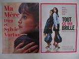 deux affiches de cinéma représentant une femme avec un sac à main et un homme avec un sac à main