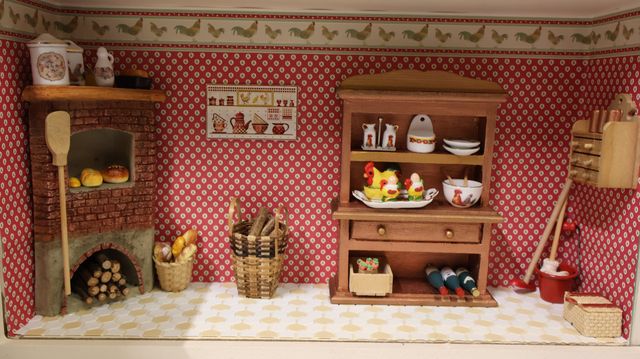 Diorama. Composition miniature, dans une vitrine en bois, vitre e...