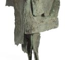 statue d'un homme portant un chapeau sur la tête