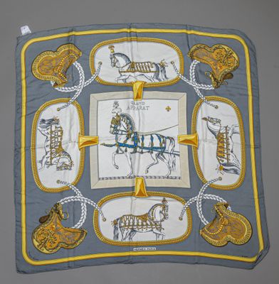 HERMES Paris Carré en twill de soie imprimé titré "Grand app… - Photo 1