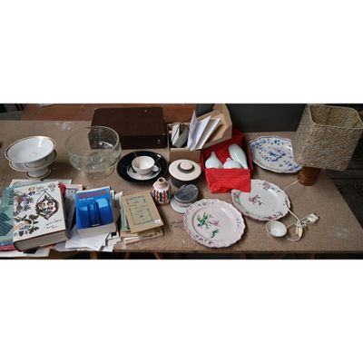 LOT à découvrir comprenant une coupe sur piédouche de la Mai…