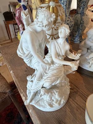 Saxe, groupe en biscuit - Hauteur : 21.