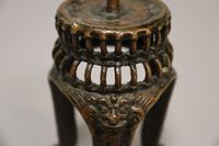 CHINE - XIXème siècle. Pique-cierge tripode en bronze à pati… (photo 3)