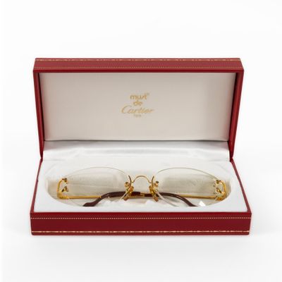 an image of a pair of glasses in a red box