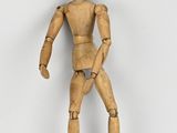 une image représentant un mannequin en bois posé sur une surface blanche