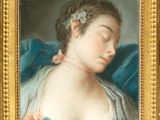 tableau représentant une femme en robe bleue avec une fleur dans les cheveux