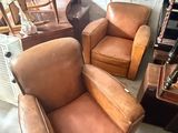 two chairs that are sitting next to each other in a room