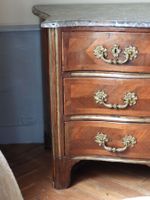 COMMODE en placage de bois de rose et de satiné, la façade g… (photo 3)