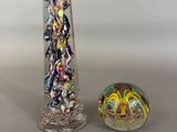 deux vases en verre placés l'un à côté de l'autre