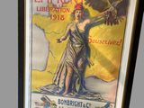 tableau représentant une femme tenant un oiseau dans sa main droite