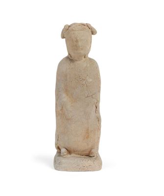 statue représentant une femme avec un chien sur la tête