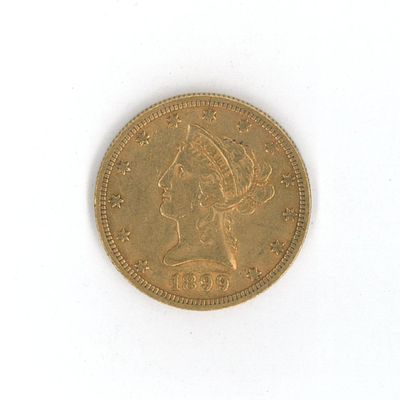 une pièce d'or ornée d'une tête de femme