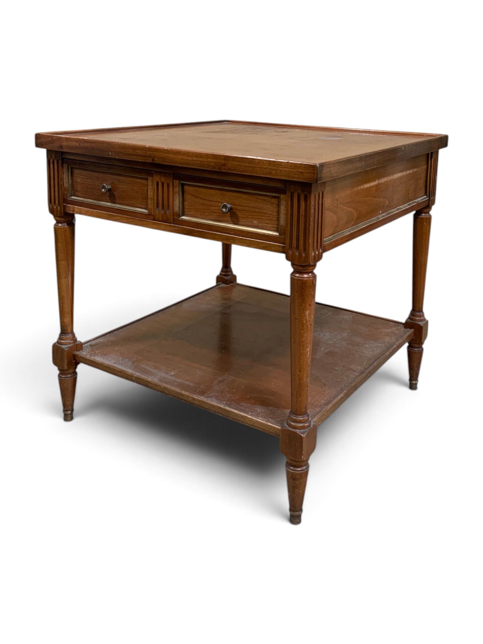 Table d'appoint en bois naturel, les pieds fuselés réunis pa…