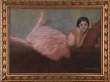 tableau représentant une femme en robe rose allongée sur un canapé