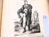 une photo d'un homme debout devant un livre ouvert