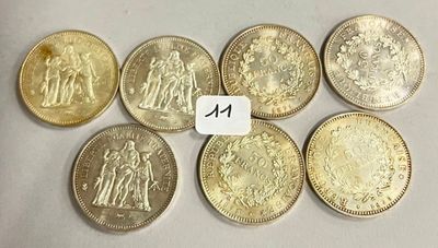 six types de pièces différents sont disposés en cercle
