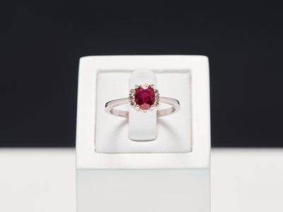 Bague en or blanc 18k 750 millièmes ornée d'un rubis de tail…