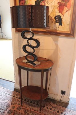 a table with a lamp on top of it in a room
