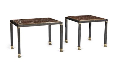 paire de tables d'appoint avec plateau en marbre et pieds en laiton