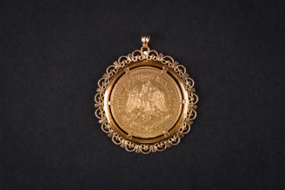 Pendentif en or jaune 750‰, serti d’une pièce de 50 pesos me… - Photo 1