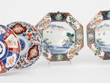 trois assiettes à motifs différents placées l'une à côté de l'autre