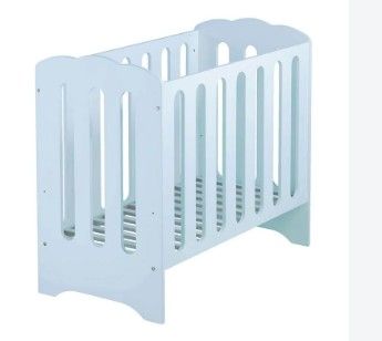 white wooden baby crib with a todd ' s bed and a todd ' s crib